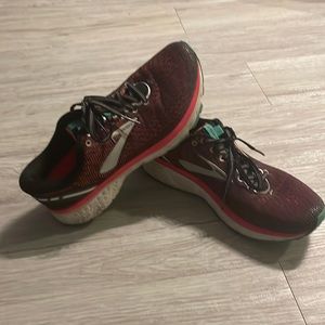 Pink Brooks size 9 - moderately worn